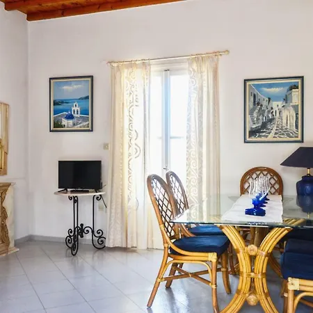 Complex Of Cycladic Traditional In Mykonos * אורנוס
